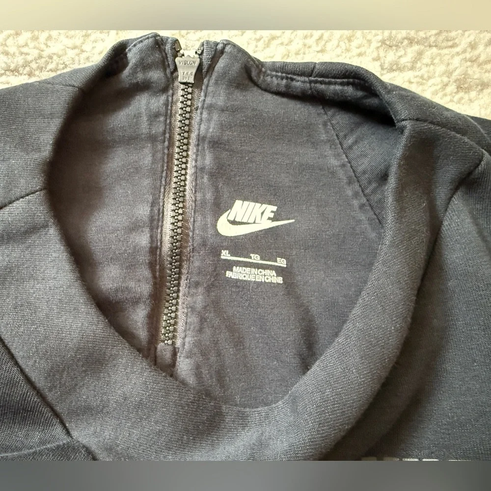 Nike Big Girls Fashion back zip shirt - Picture 4 of 6